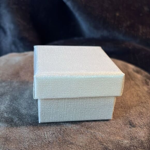 Artistry Tekashi collection, Sterling silver flower ring size 7 - Picture 9 of 9